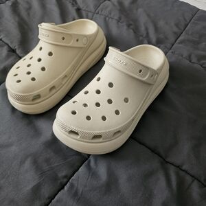 CROCS Cream Clogs W7 / M5